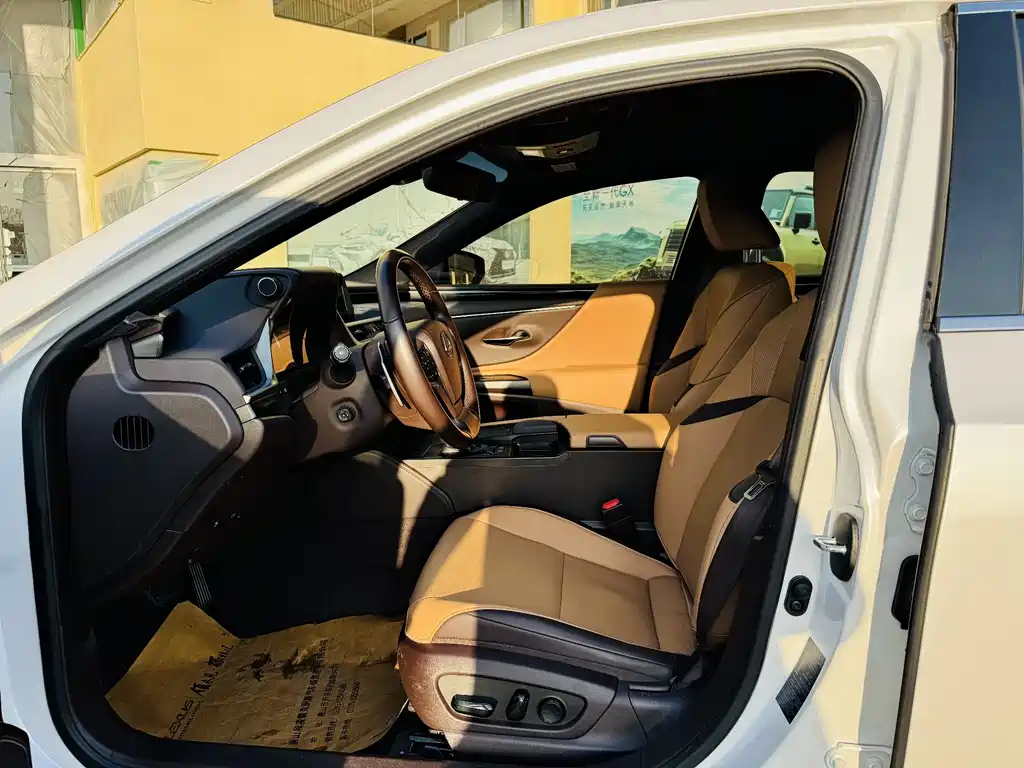 Lexus ES 2021 300h