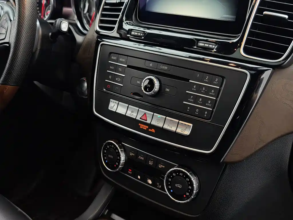 Mercedes-Benz GLS — миниатюра 10
