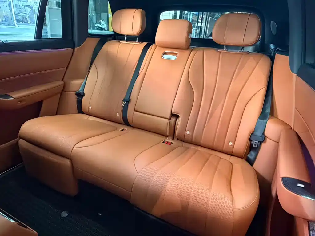 AITO ASK THE WORLD M8