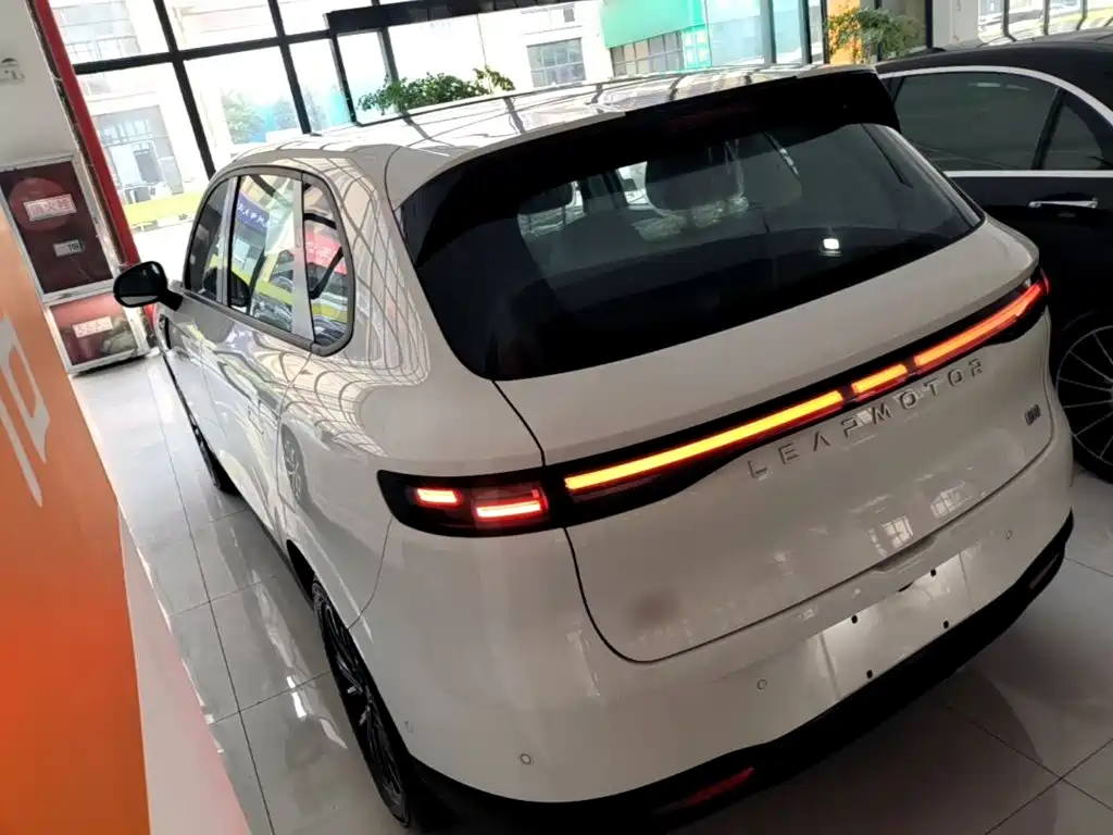 Leapmotor Leapmotor B10 — миниатюра 5