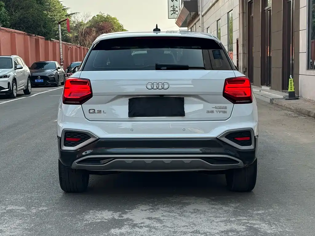 Audi Q2L 2022 35 TFSI Luxury