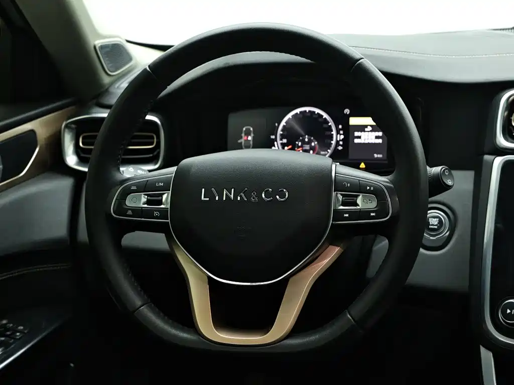 Lynk & Co 01 — миниатюра 13