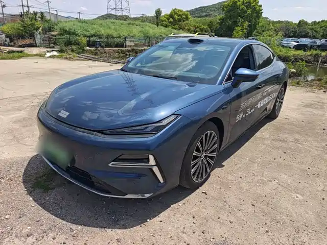 2025 Geely Galaxy Xingyao 8