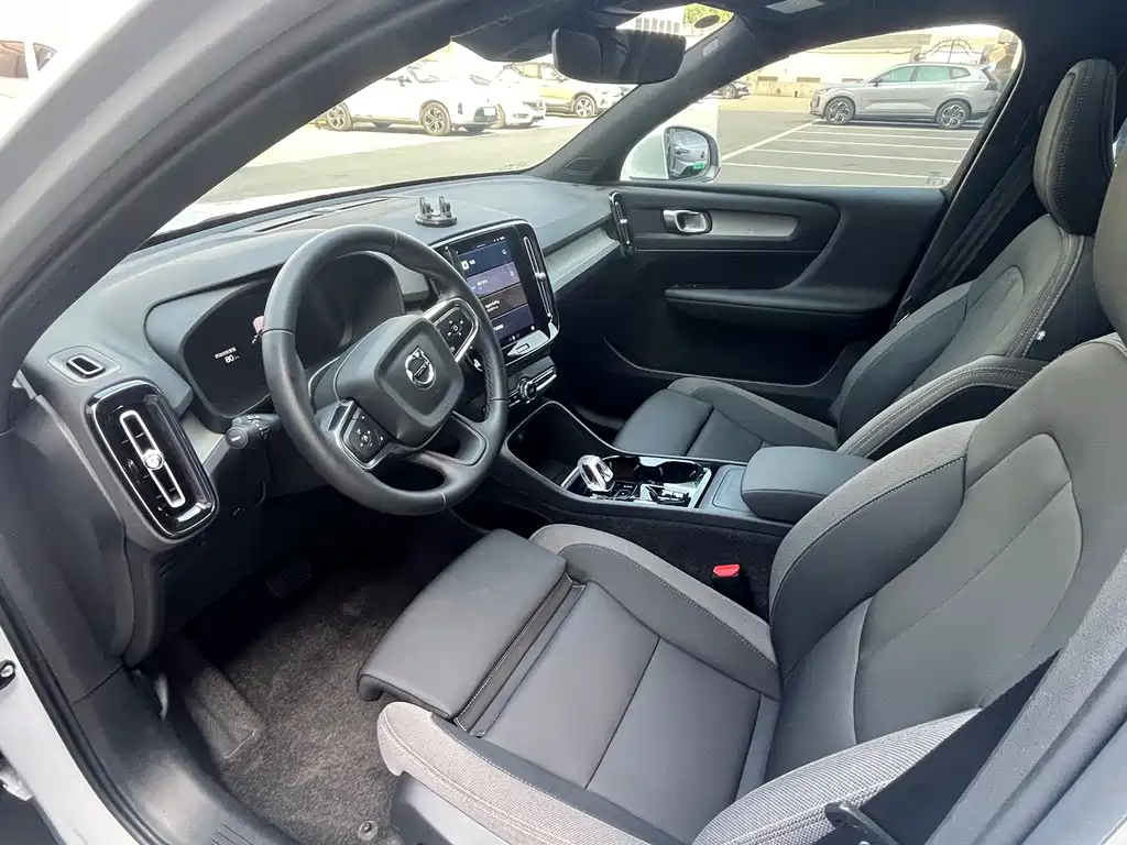 Volvo XC40 — миниатюра 9