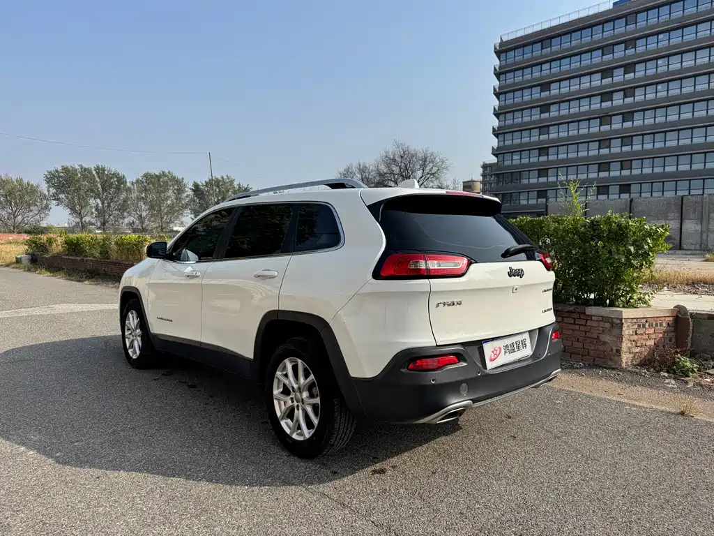 Jeep Cherokee — миниатюра 6