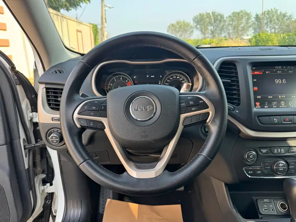 Jeep Cherokee — миниатюра 10