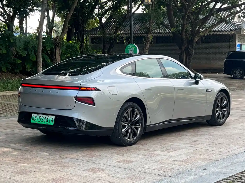 XPeng P7 — миниатюра 10