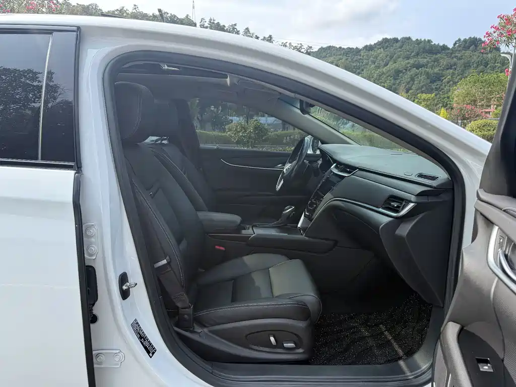 Cadillac XTS — миниатюра 6