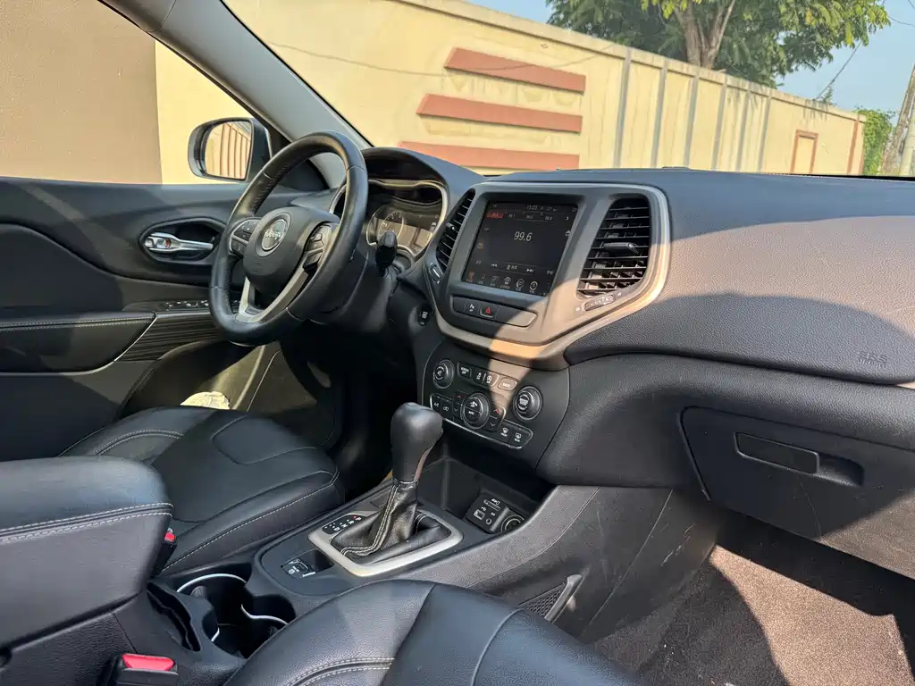 Jeep Cherokee — миниатюра 22