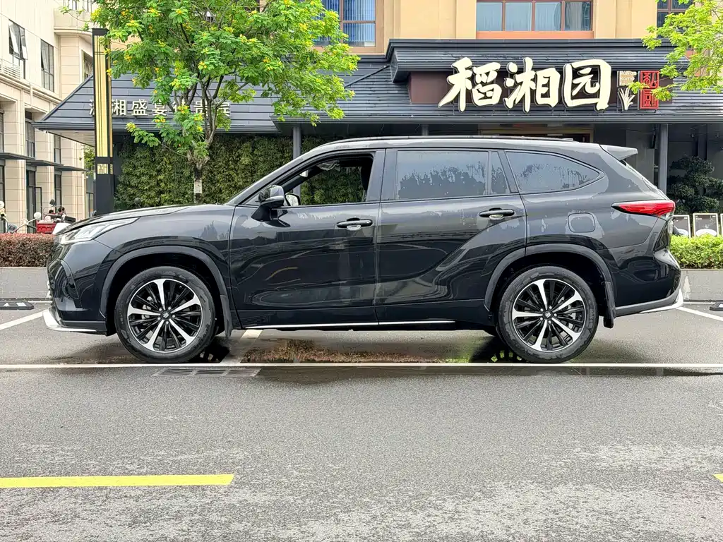 Toyota Crown Kluger 2022 2.0T