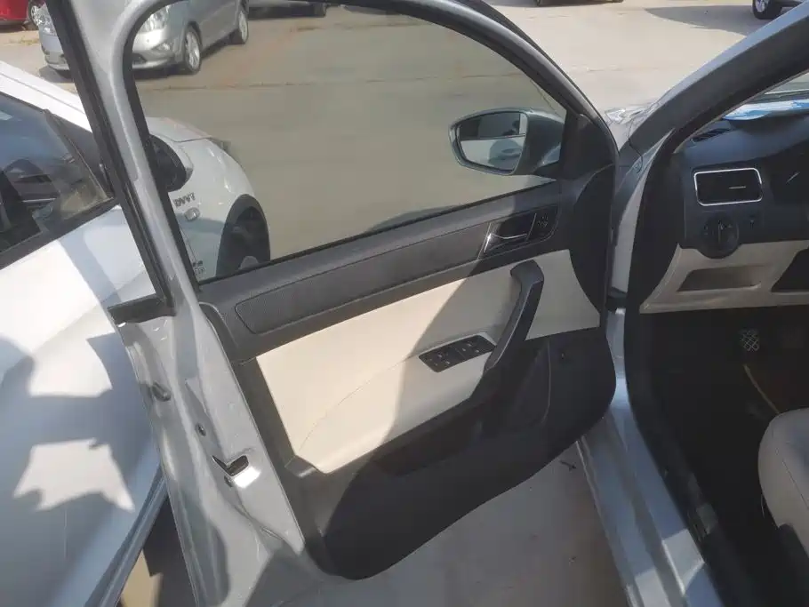 Skoda Rapid — миниатюра 7