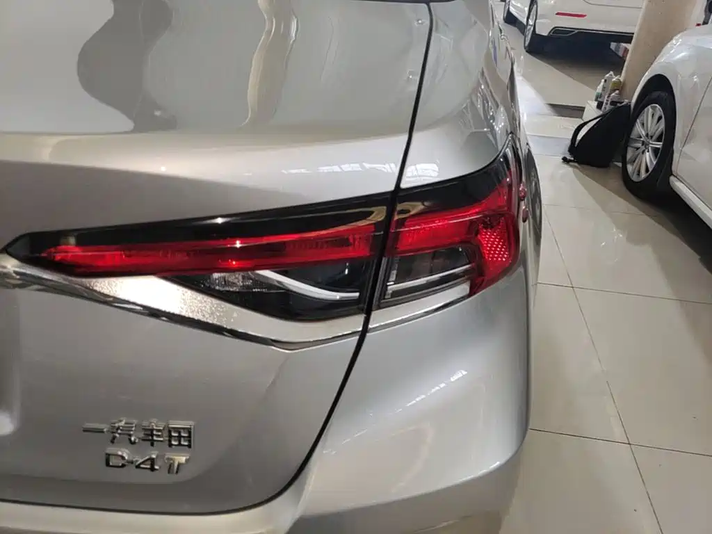 Toyota Corolla — миниатюра 8