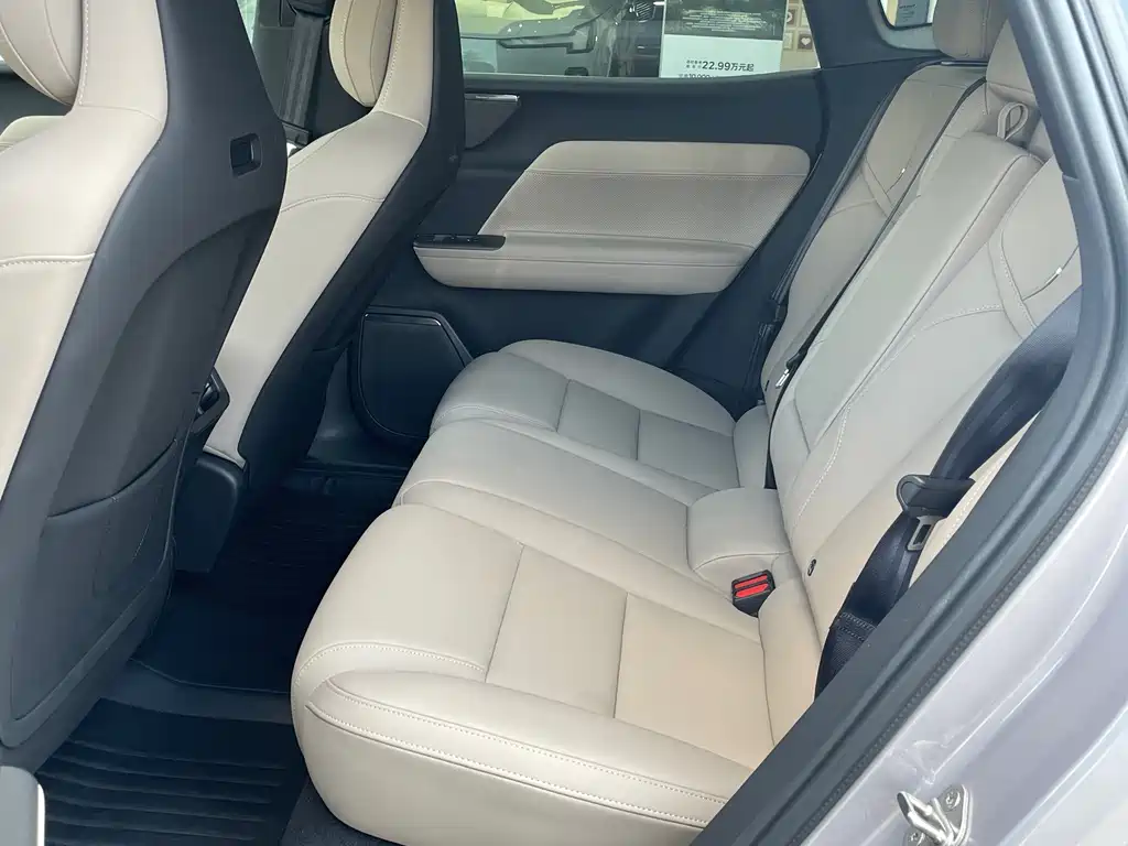 Volvo XC70 PHEV — миниатюра 11