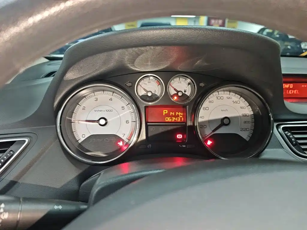 Peugeot 308 — миниатюра 12