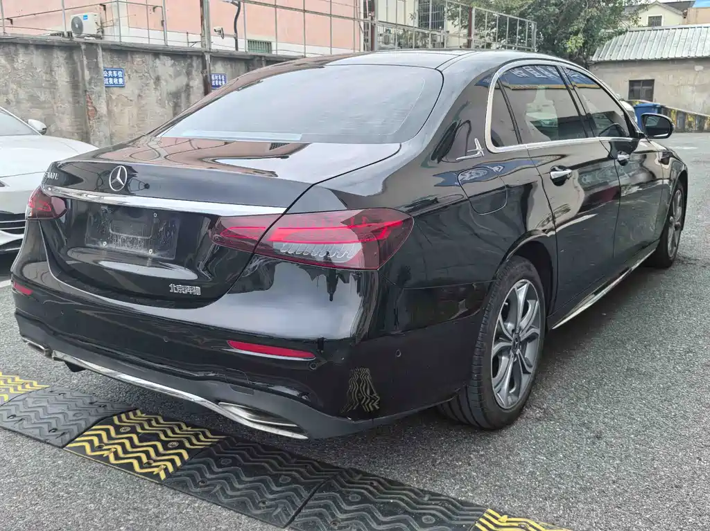 Mercedes-Benz E-Class — миниатюра 4