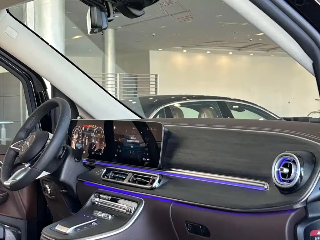 Mercedes-Benz V-Class V 2024 V 300 L Luxury