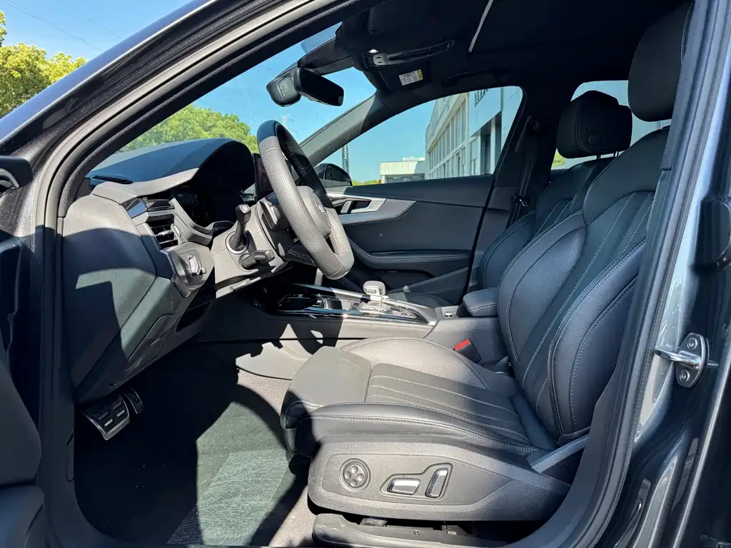 Audi A4L 2024 40 TFSI quattro RS
