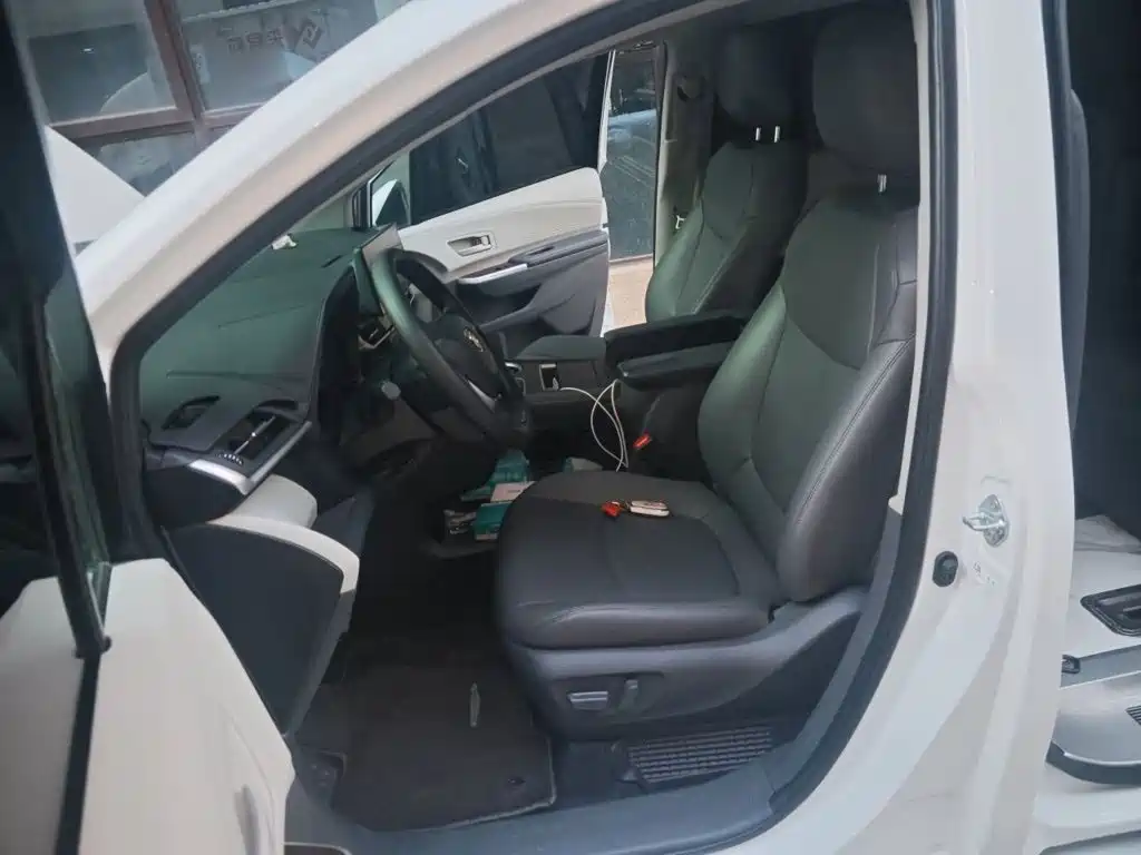 Toyota Sienna — миниатюра 11
