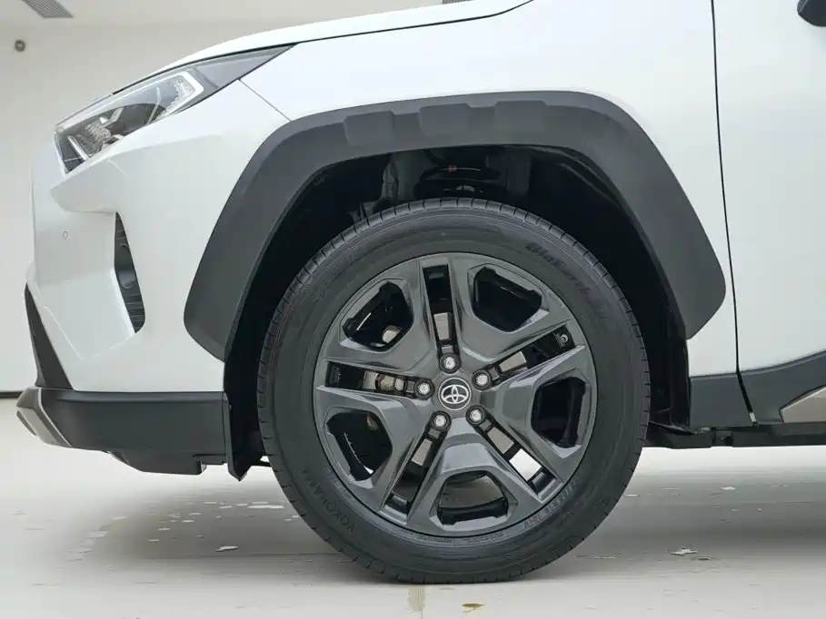 Toyota RAV4 — миниатюра 13
