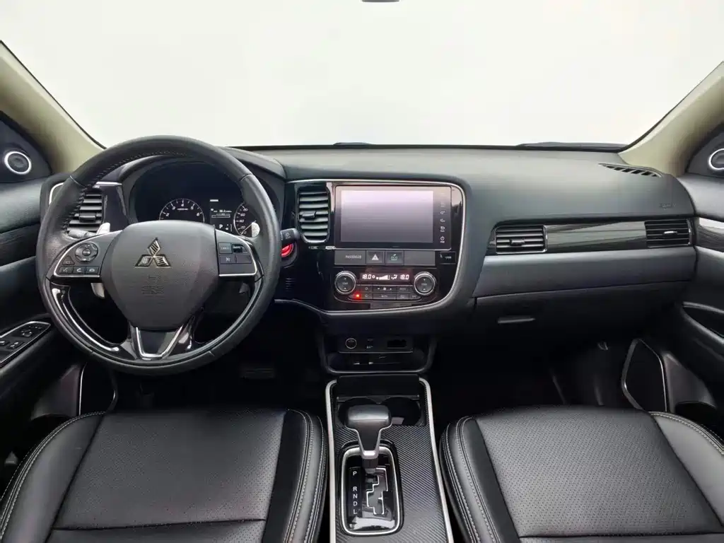 Mitsubishi Outlander — миниатюра 10