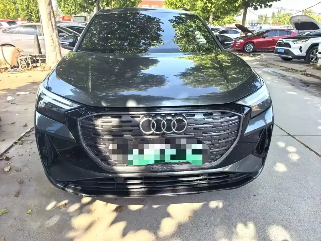 Audi Q4 e-tron — миниатюра 2