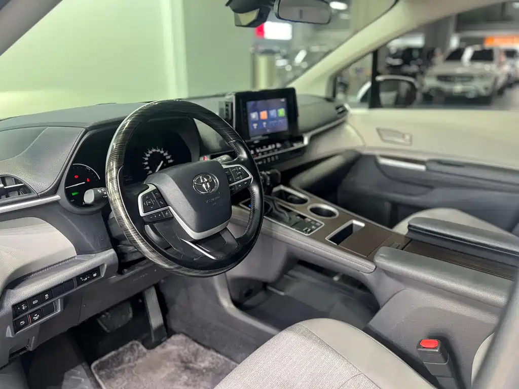 Toyota Sienna — миниатюра 7