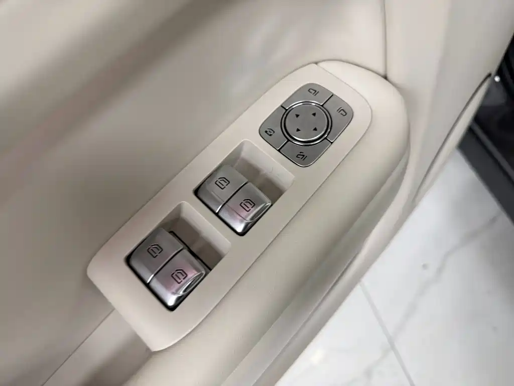 Li Auto Li L8 — миниатюра 9