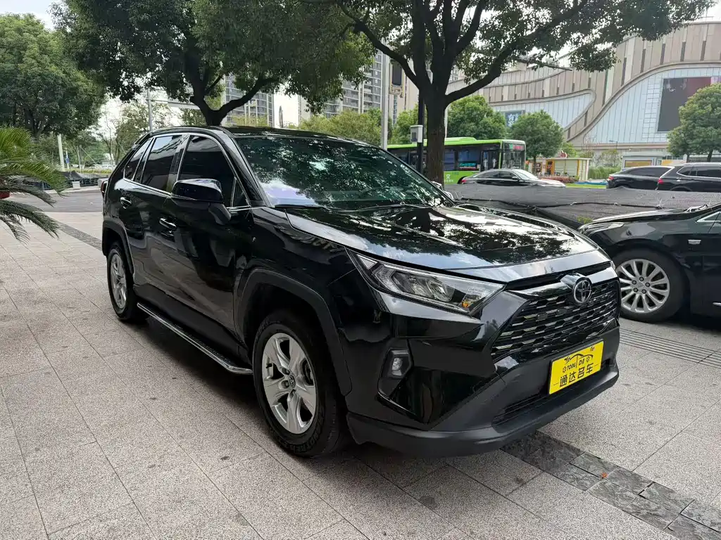 Toyota RAV4 — миниатюра 3
