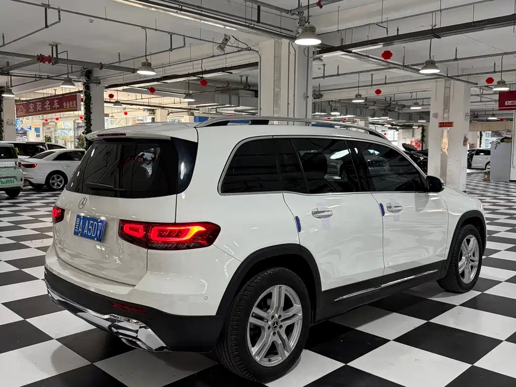 Mercedes-Benz GLB — миниатюра 18