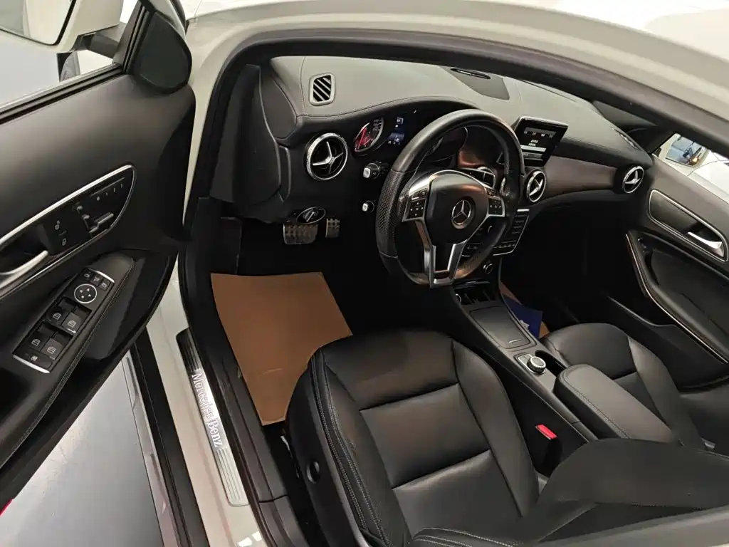 Mercedes-Benz GLA (Import) — миниатюра 16