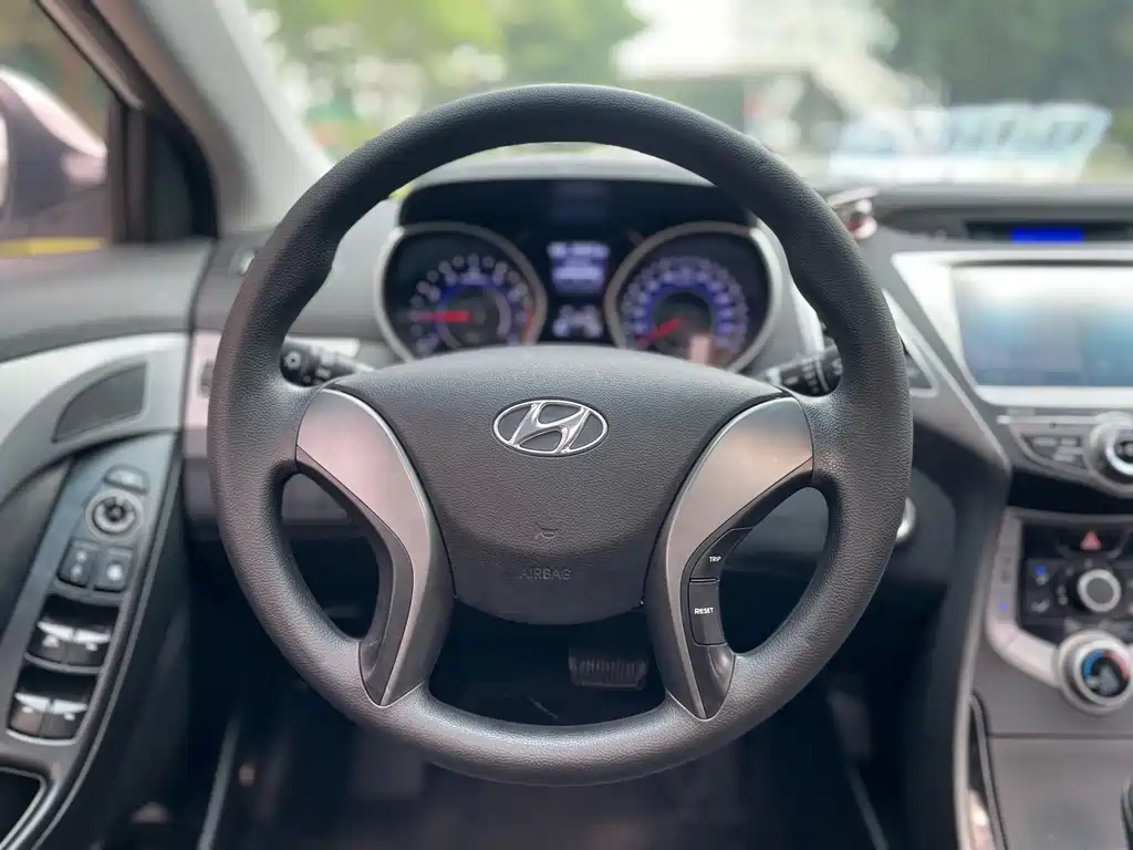 Hyundai Elantra Langdong — миниатюра 11