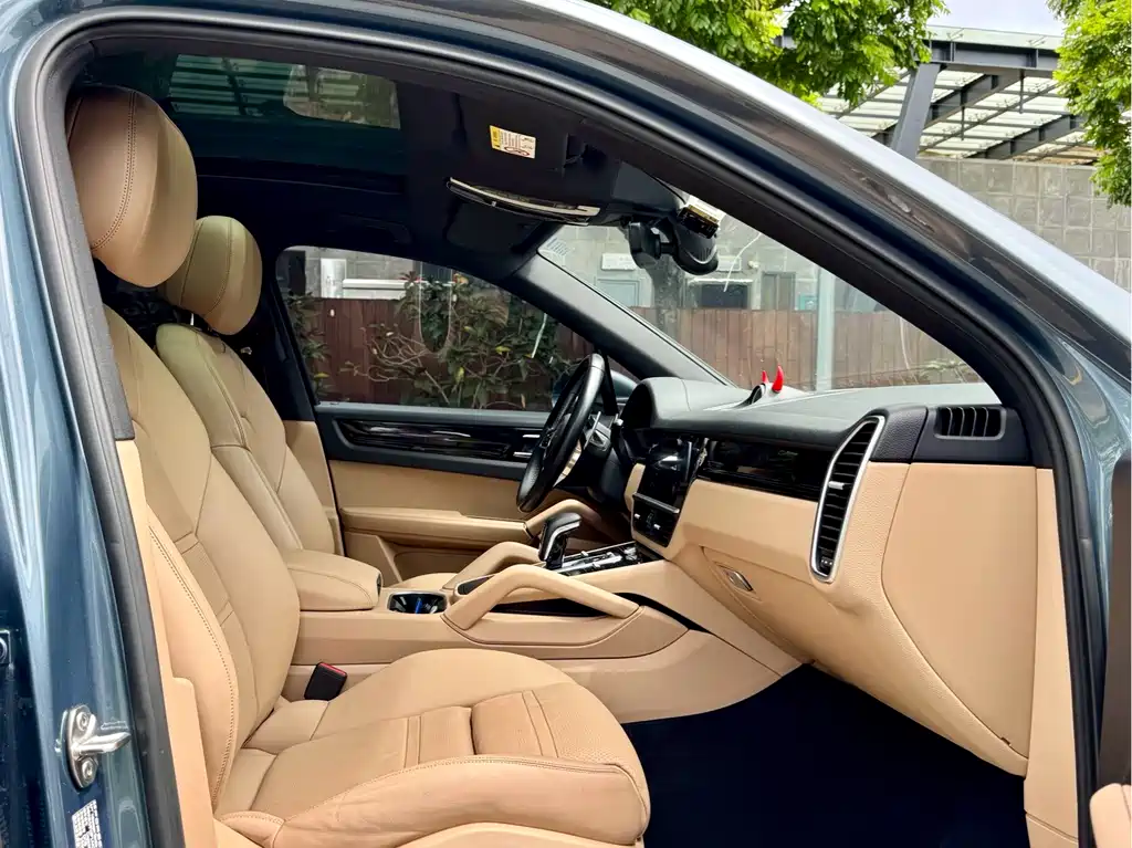 Porsche Cayenne — миниатюра 9