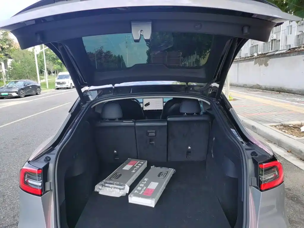 Tesla Model Y — миниатюра 19