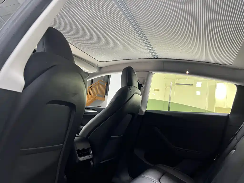 Tesla Model Y — миниатюра 14