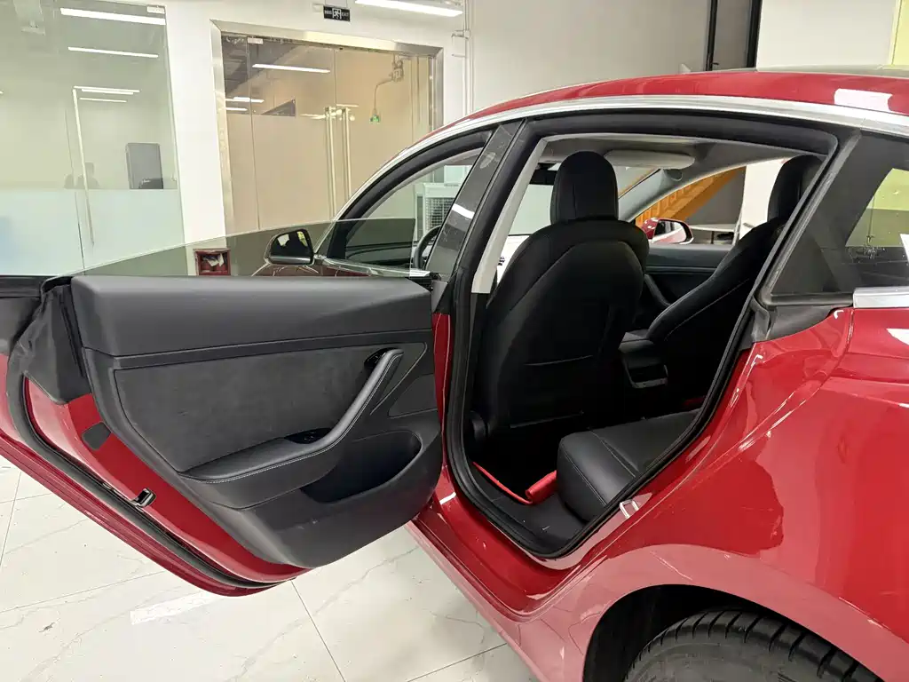 Tesla Model 3 — миниатюра 13