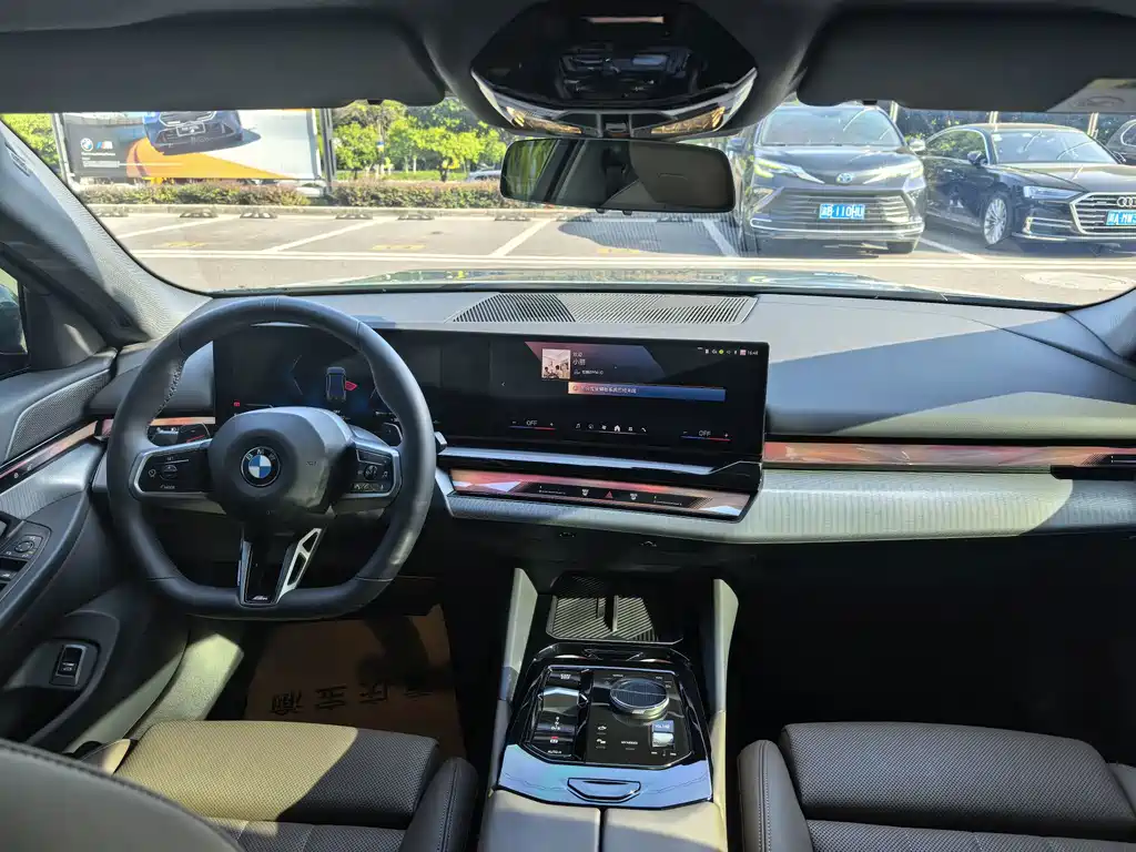 BMW 5 Series (Import) — миниатюра 9