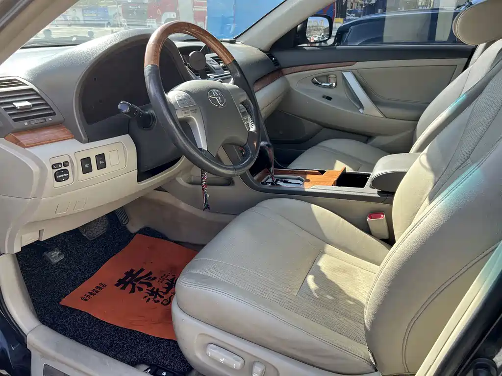Toyota Camry — миниатюра 4