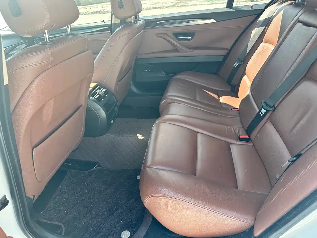 BMW 5 Series — миниатюра 11