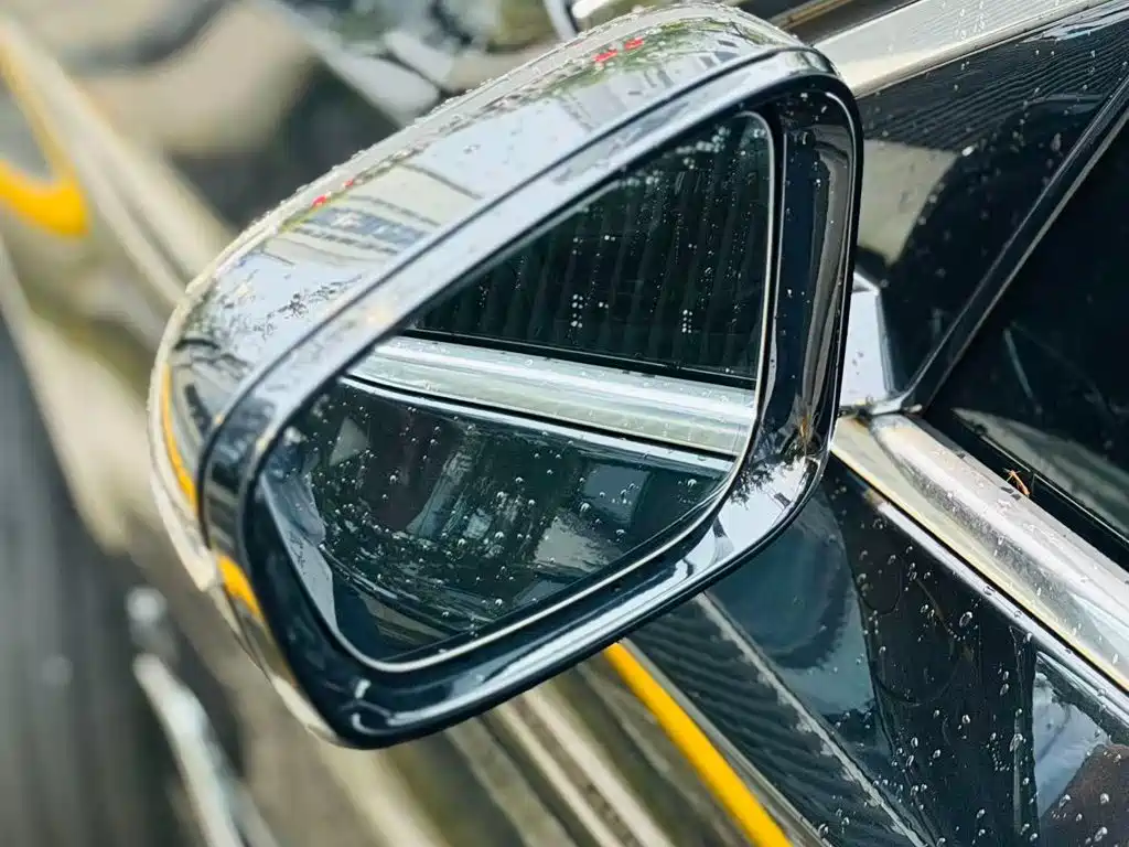 BMW 5 Series New Energy — миниатюра 8