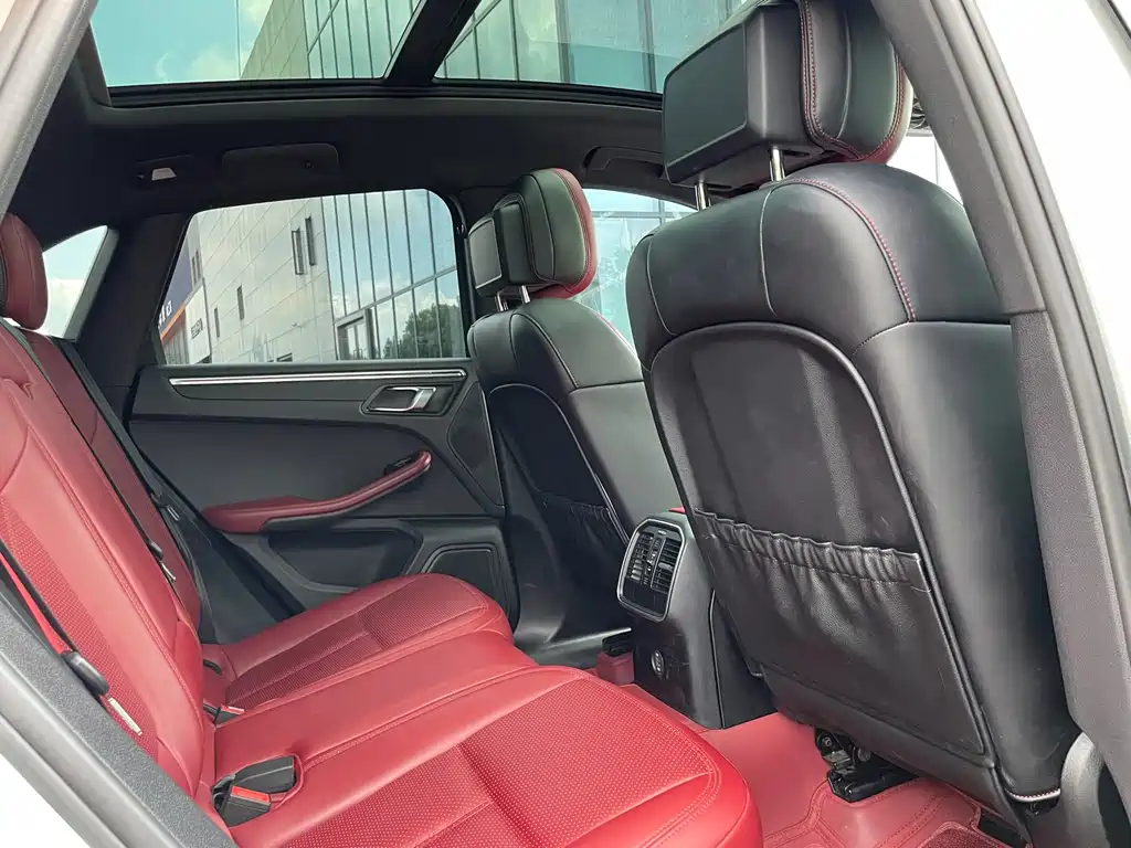 Porsche Macan — миниатюра 12