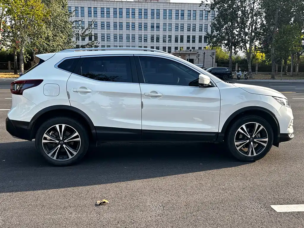 Nissan Qashqai — миниатюра 7