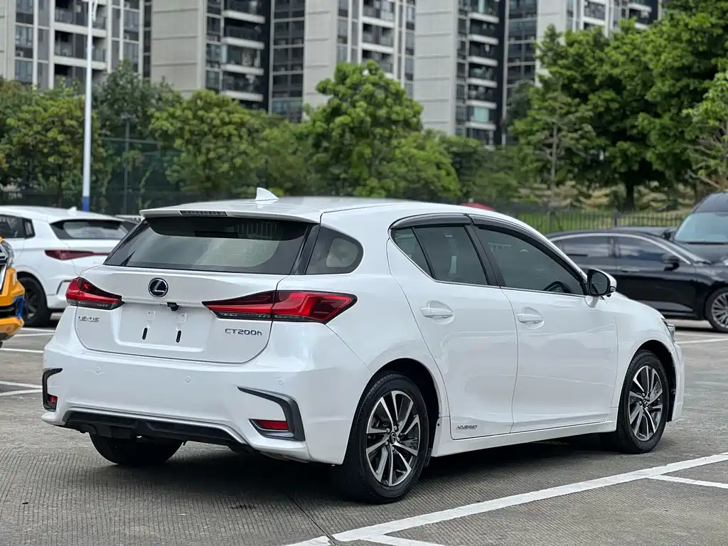 Lexus CT 2017 CT200h Elite V