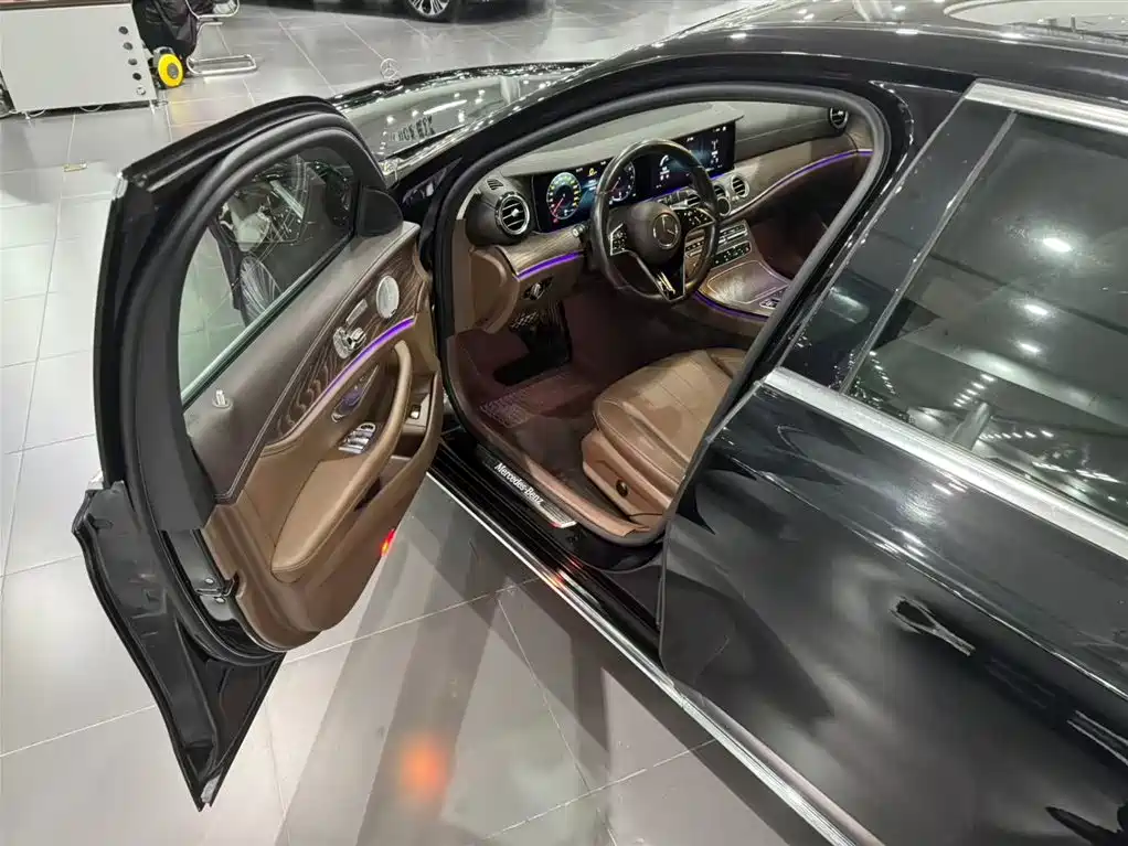 Mercedes-Benz E-Class — миниатюра 13