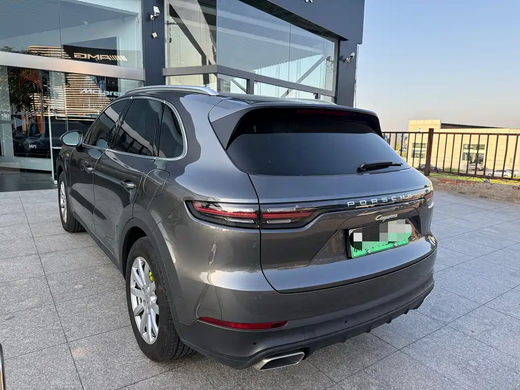 Porsche Cayenne Hybrid — миниатюра 12