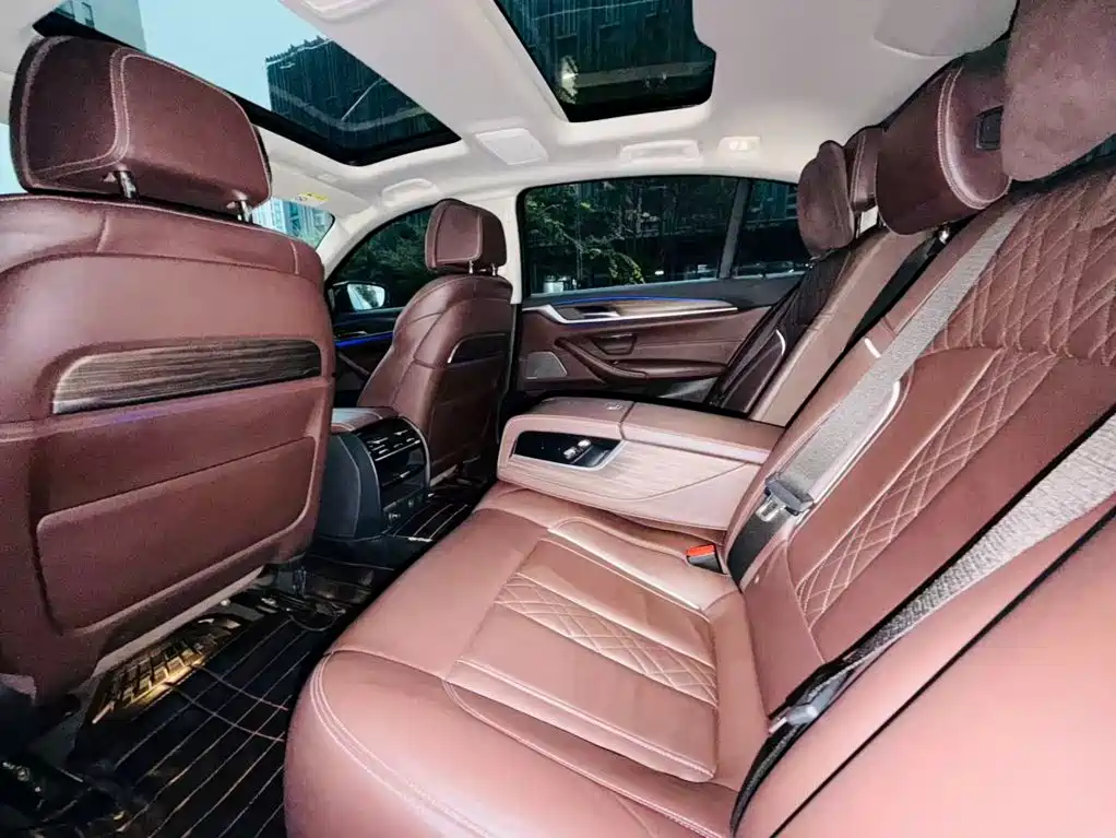 BMW 5 Series New Energy — миниатюра 21