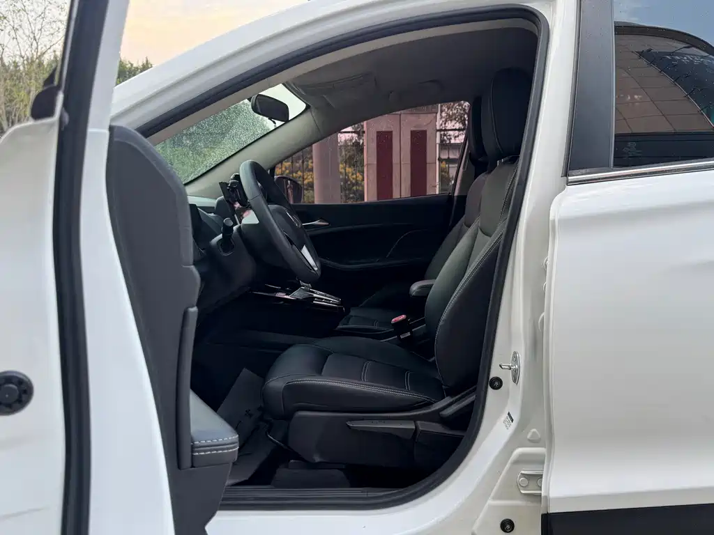 BYD Yuan EV — миниатюра 9