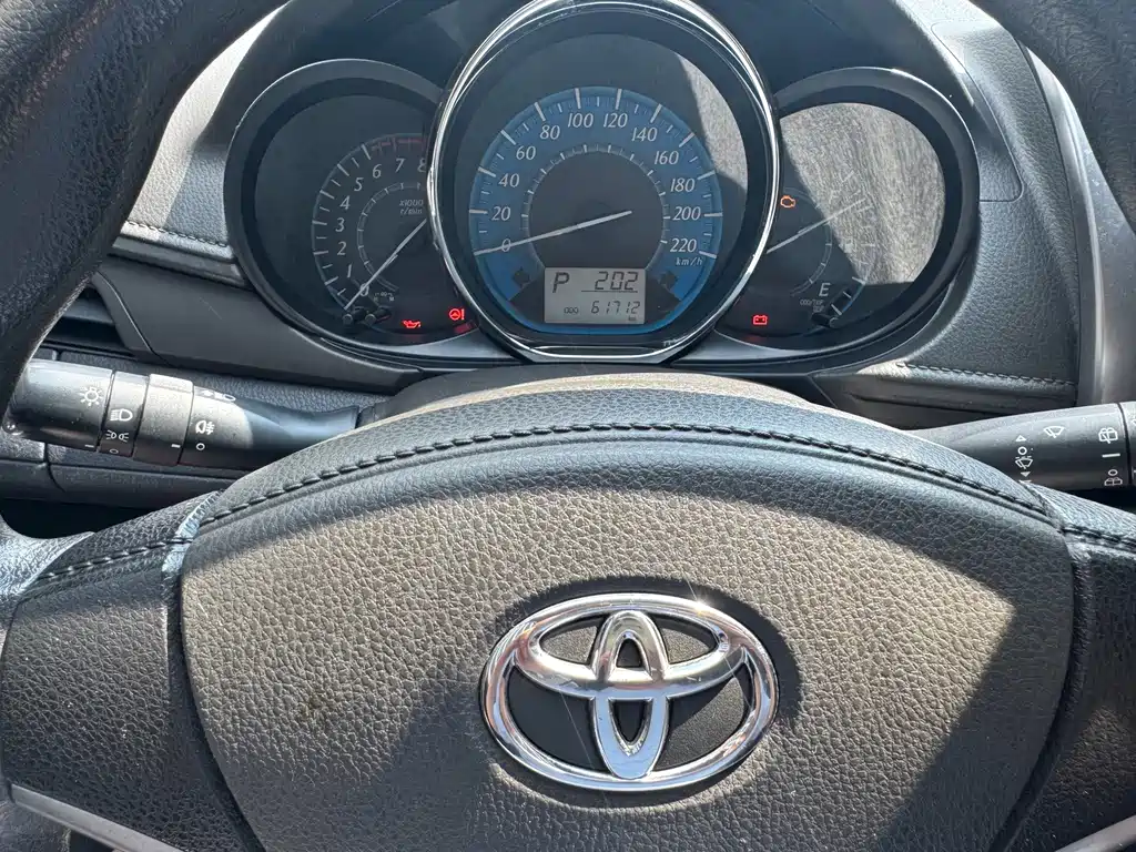 Toyota Yaris L — миниатюра 10