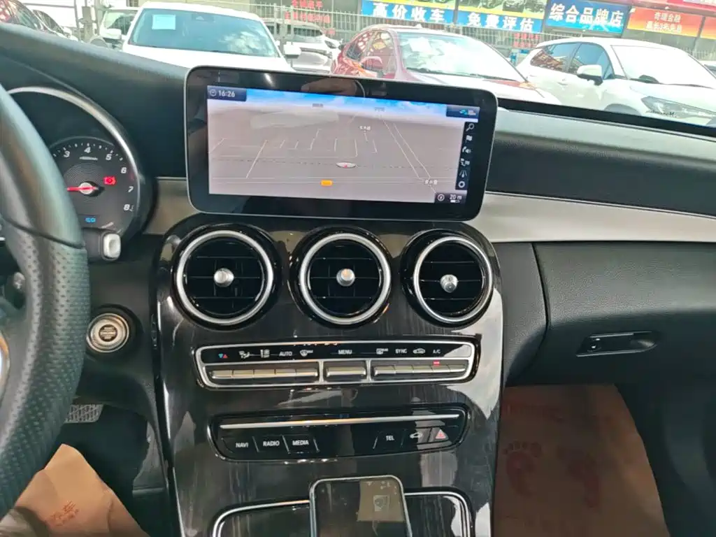 Mercedes-Benz C-Class — миниатюра 13