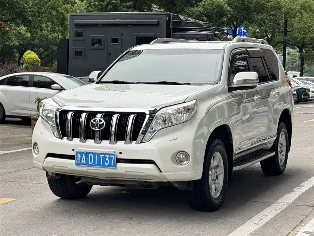 Toyota Land Cruiser Prado 2016 2.7L AT Standard