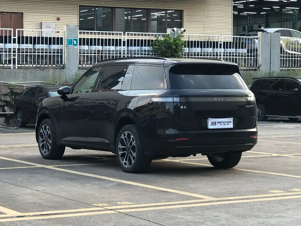 Lynk & Co 900 — миниатюра 6